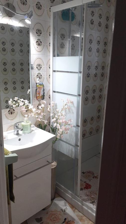 Room Аликанте Екстериор снимка
